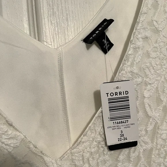 Brand new ivory short dress - Picture 3 of 3